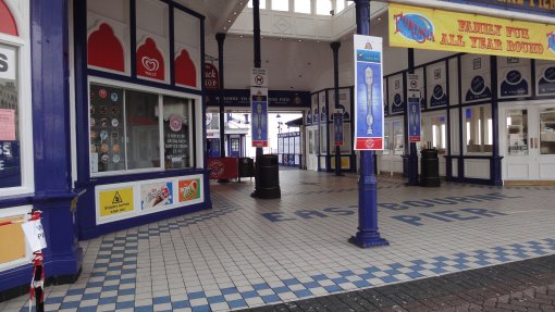 De ingang van Eastbourne Pier