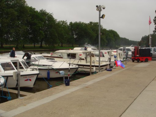 Alle boten bij elkaar in de jachthaven Van Kris Cruisers